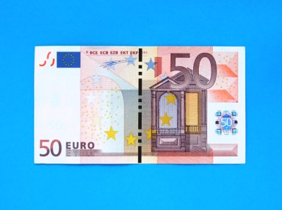 geldbriefje om de eiffeltoren van te vouwen