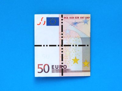 de eiffeltoren van geld vouwen