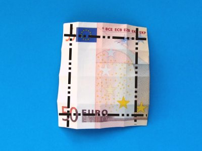 de eiffeltoren van geld vouwen