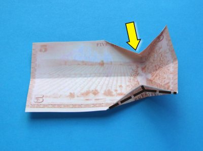 folding a money origami giraffe