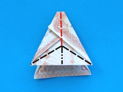 folding a money origami giraffe