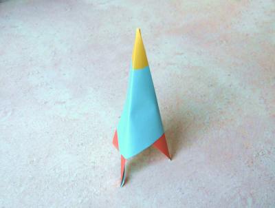 een origami raket vouwen