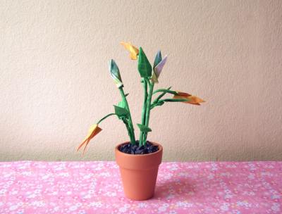 simple and stylish origami flower arrangement