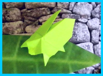 leuk origami insect van een post-it papiertje