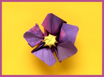 mooie origami papierkunst Violet bloem