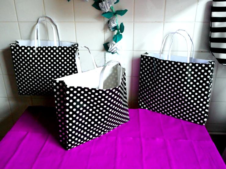 Paper shopping bags