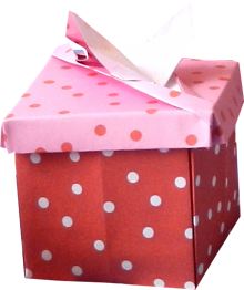 clipart van een zelfgemaakt vierkant doosje met polkadots clipart van een zelfgemaakt vierkant doosje met polkadots