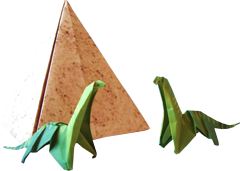 zelfgemaakte brontosaurussen van papier
