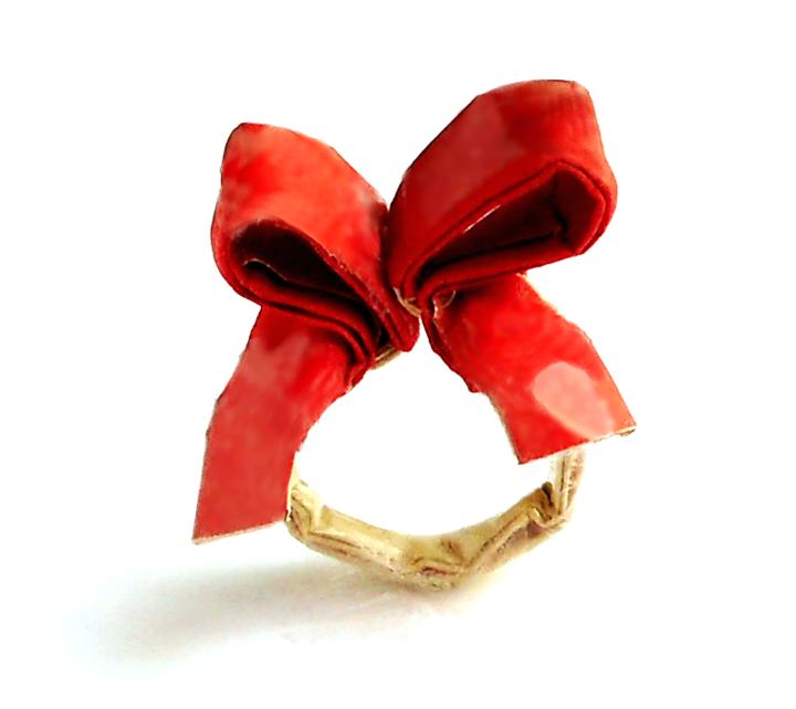 Papieren ring met strikje Papieren ring met strikje