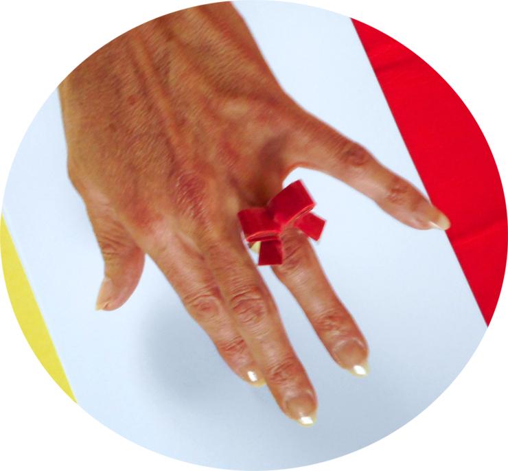 Papieren ring met strikje Papieren ring met strikje