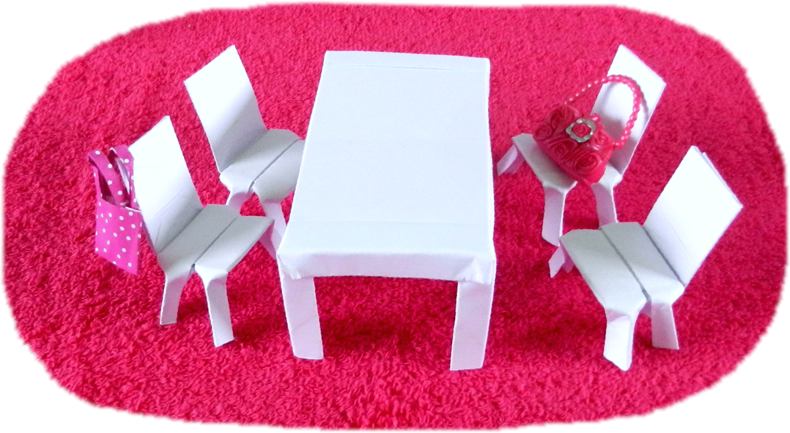 Origami tafel en stoelen Origami tafel en stoelen