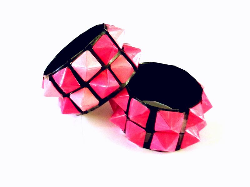 Armbanden met roze studs