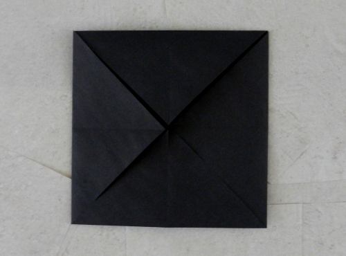 een zwarte ongelukskat knutselen van papier
