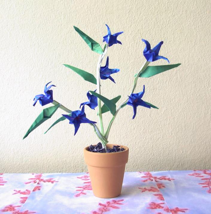 Origami plant met bloemen