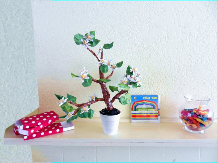 Bonsai Origami Gardenia Plant in bloom