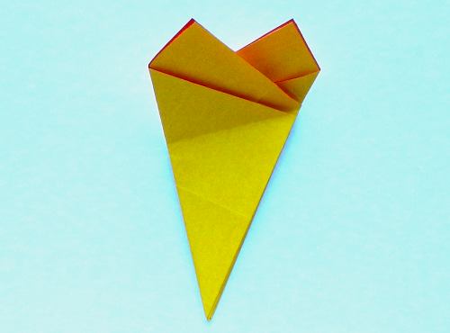Fold an Origami Narcissus flower Fold an Origami Narcissus flower