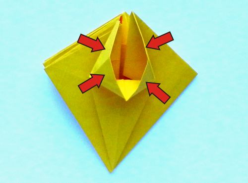 Fold an Origami Narcissus flower Fold an Origami Narcissus flower