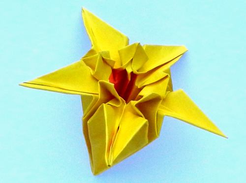 Fold an Origami Narcissus flower