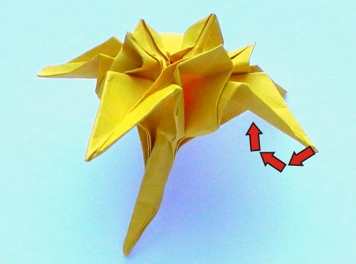 Fold an Origami Narcissus flower Fold an Origami Narcissus flower