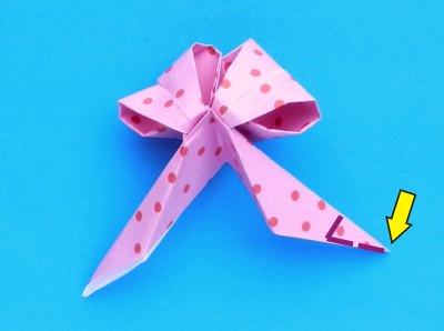 how to fold a cute origami bow with polkadot pattern