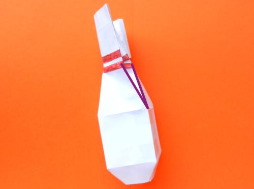 Bowling kegels van papier maken Bowling kegels van papier maken