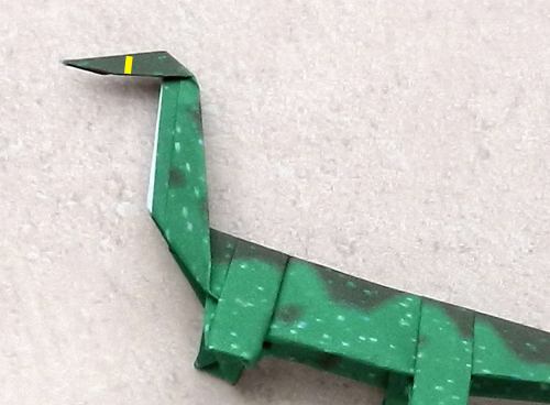 uitleg om een Brachiosaurus Dino van papier te maken