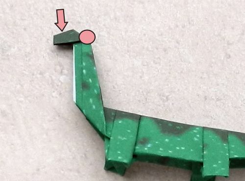 uitleg om een Brachiosaurus Dino van papier te maken