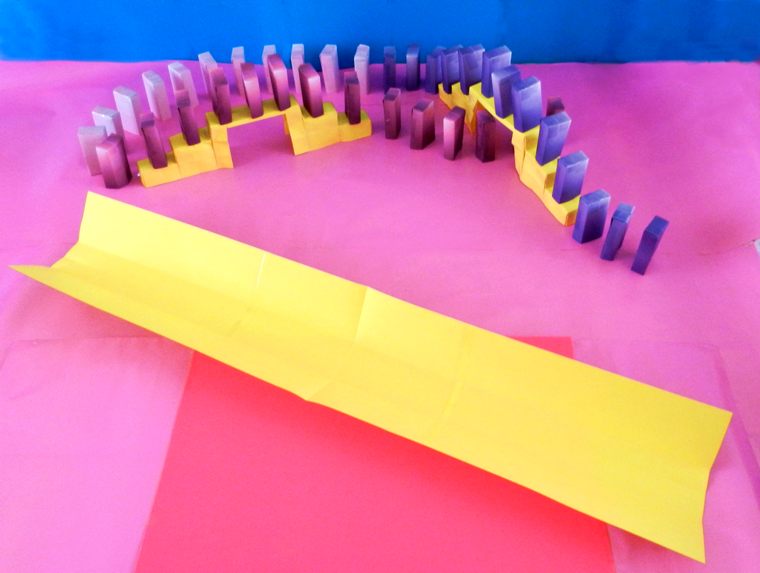 Een brug van papier maken Een brug van papier maken