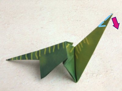 zelf een dinosaurus van papier knutselen