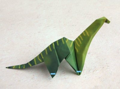 zelf een dinosaurus van papier knutselen