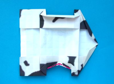 een origami koe met papier knutselen