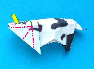 een origami koe met papier knutselen