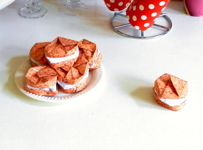 Origami cream cookies