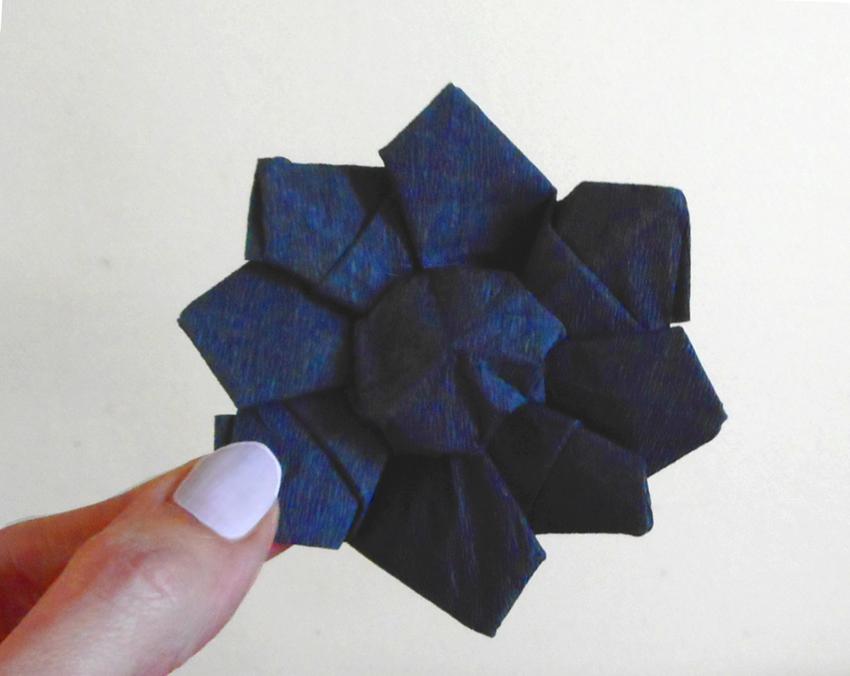 Zwarte Origami Bloem