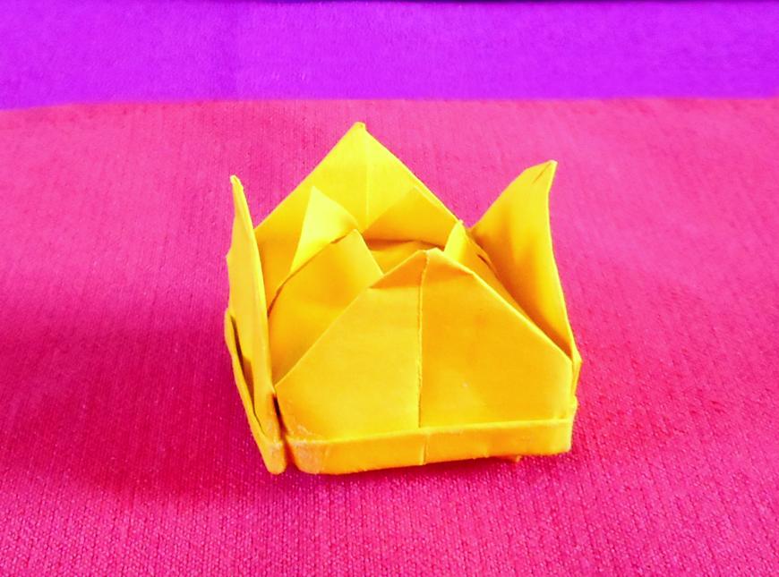 Origami crown