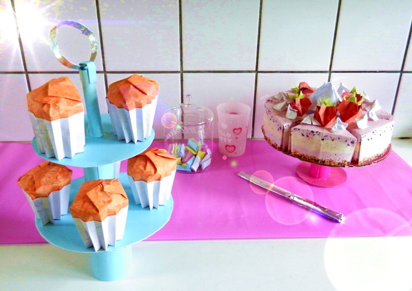 Origami cupcakes and strawberry cake