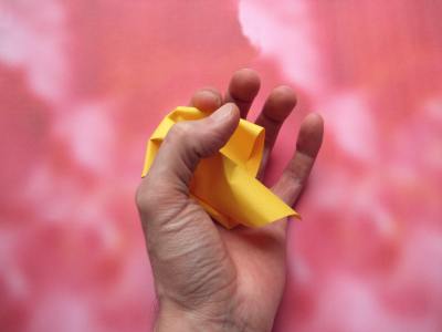 een kirigami madeliefje een kirigami madeliefje