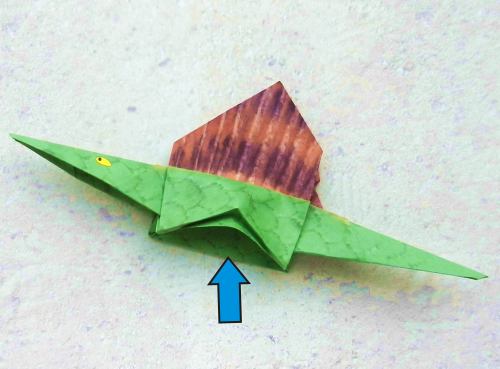 stap voor stap uitleg om een dinosaurus te maken van papier