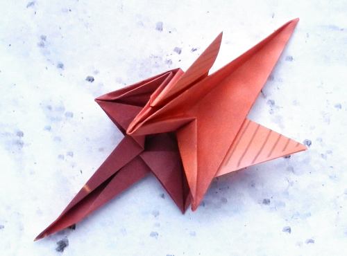 Een Origami draak vouwen