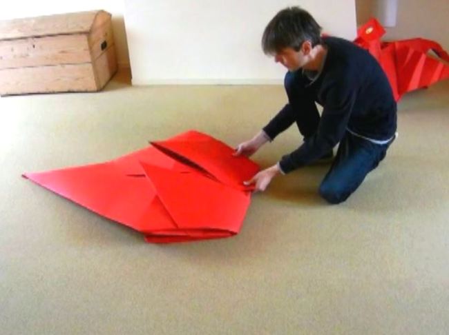 Een grote draak maken van papier Een grote draak maken van papier