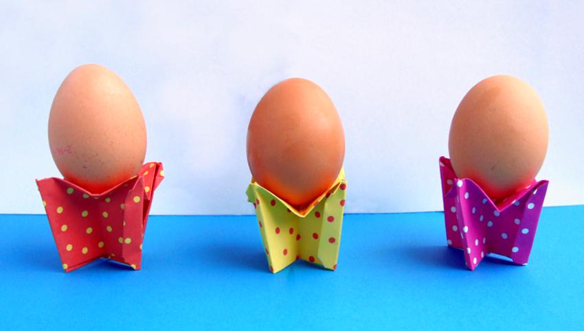 origami egg cups with polkadots pattern