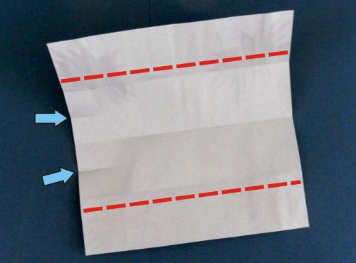 Een straaljager vouwen van papier Een straaljager vouwen van papier