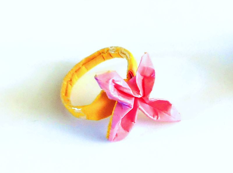 Origami ring met bloem