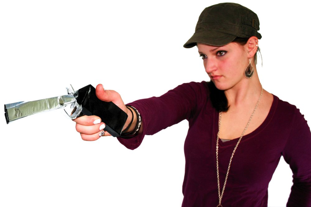 Meisje met een nep pistool