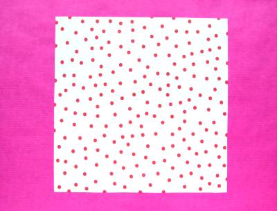 papier met rode polka dot stippen om een hartje van te maken