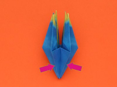 uitleg om een origami Iris te vouwen