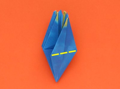 uitleg om een origami Iris te vouwen