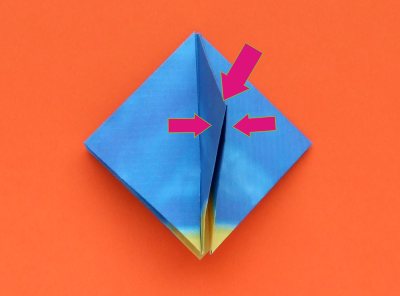 uitleg om een origami Iris te vouwen