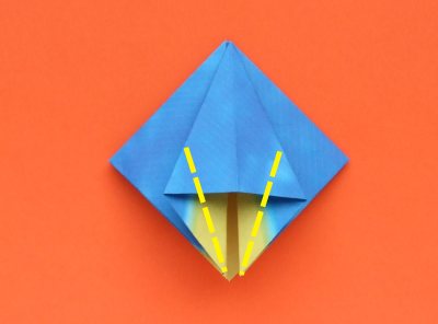 uitleg om een origami Iris te vouwen