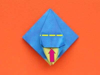 uitleg om een origami Iris te vouwen